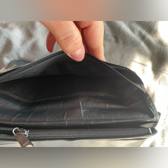 Chanel bifold wallet - Picture 8 of 13